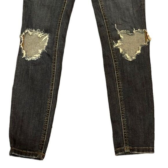 Free People Distressed Denim Jeans Size 26 - Picture 9 of 10